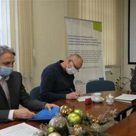 podpisanie umowy - budowa kanalizacji sanitarnej w rejonie ul. Białej i ul. Hubala w Jawiszowicach