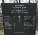 Pamiątkowa tablica w miejscu wypadku autokarów z górnikami (zdj. UG w Brzeszczach, 2021)