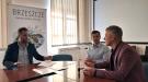 Budowa drogi dla pieszych i rowerów przy ul. Łęckiej w Jawiszowicach - podpisanie umowy (26.08.2025)