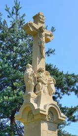 Prace konserwacyjne przy kapliczce – krzyżu na tzw. Tyrnówce w Brzeszczach